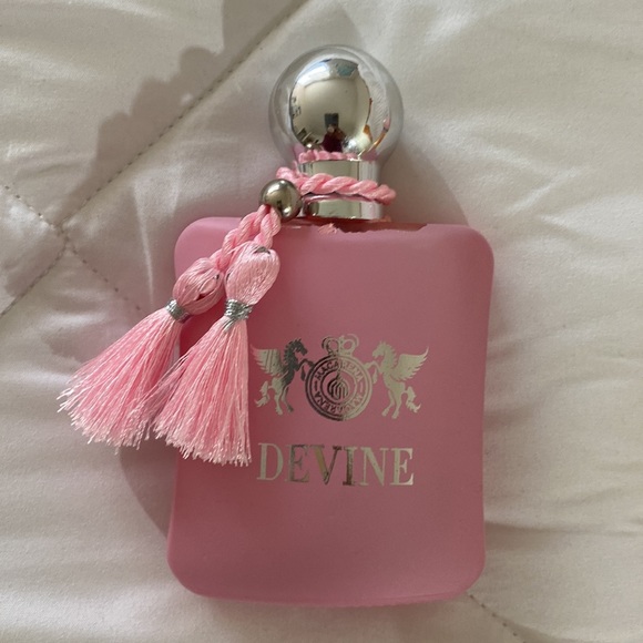 Fragrances - Picture 7 of 7